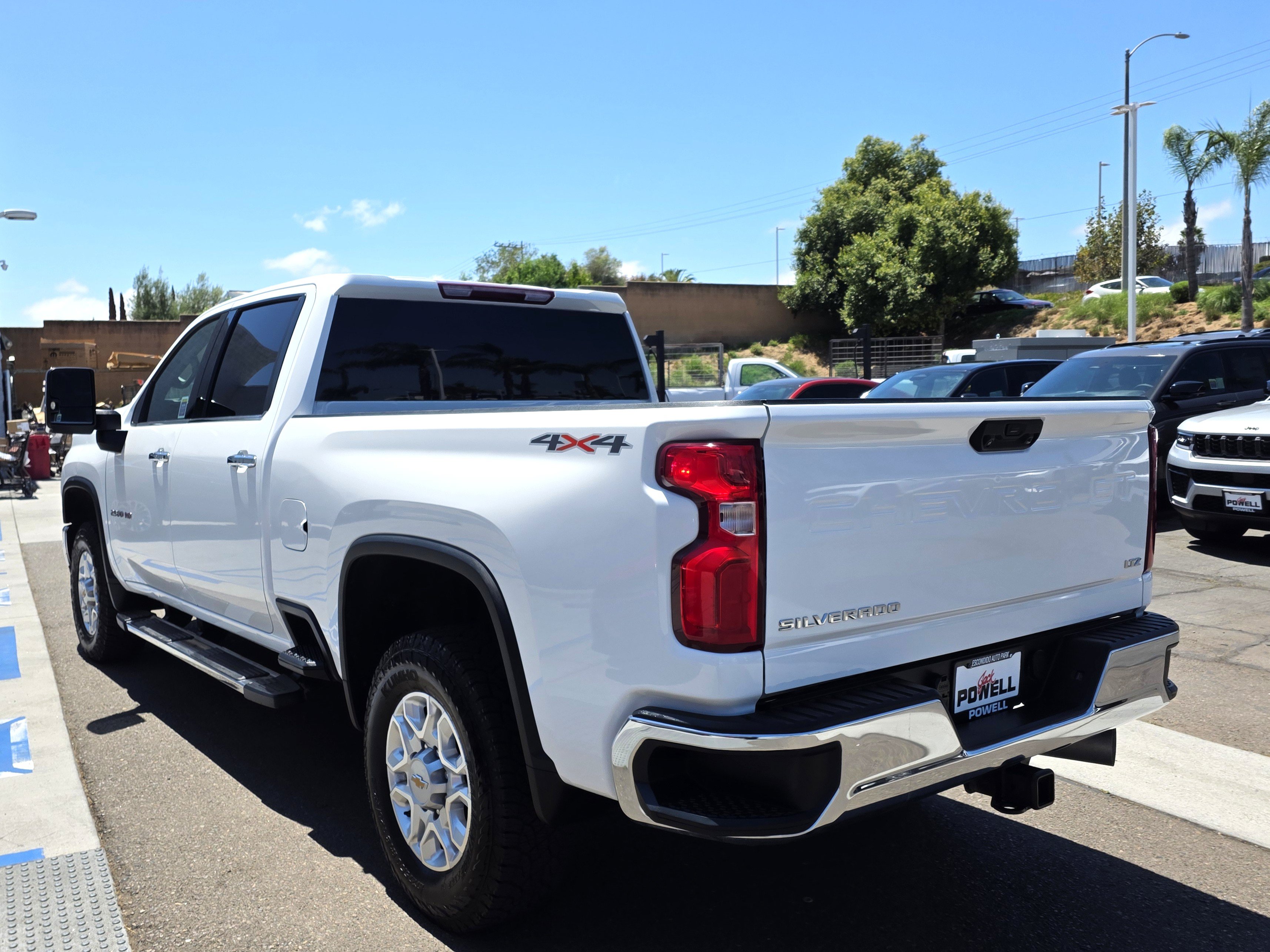 Used 2024 Chevrolet Silverado 2500 LTZ AWD/4WD image 3