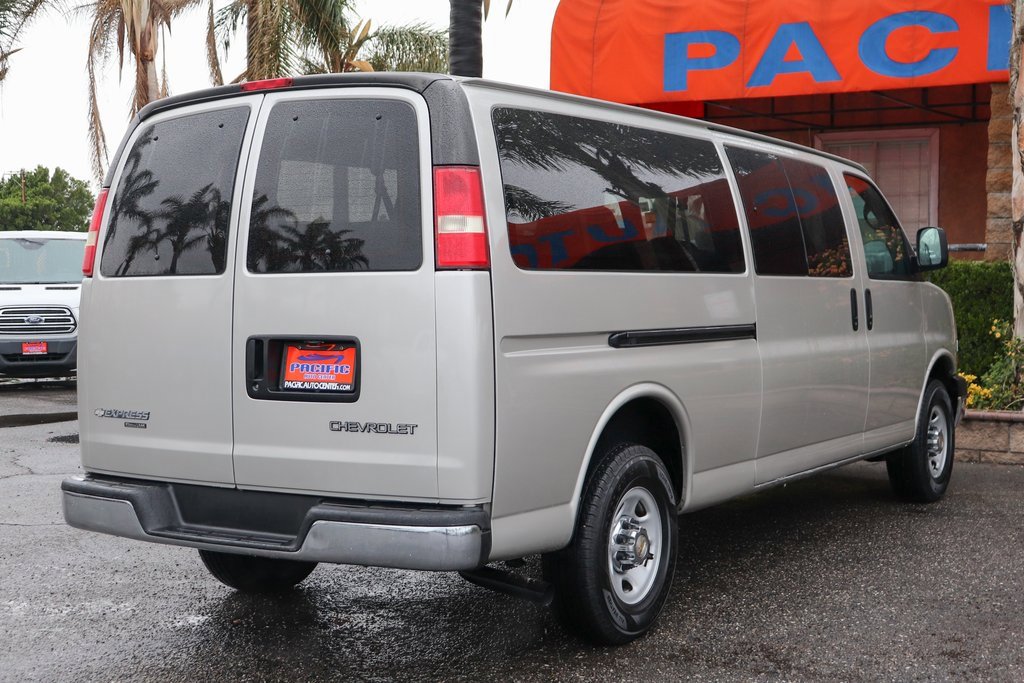 Used 2005 Chevrolet Express 3500 Extended Passenger w/ LS Preferred Equipment Group image 9