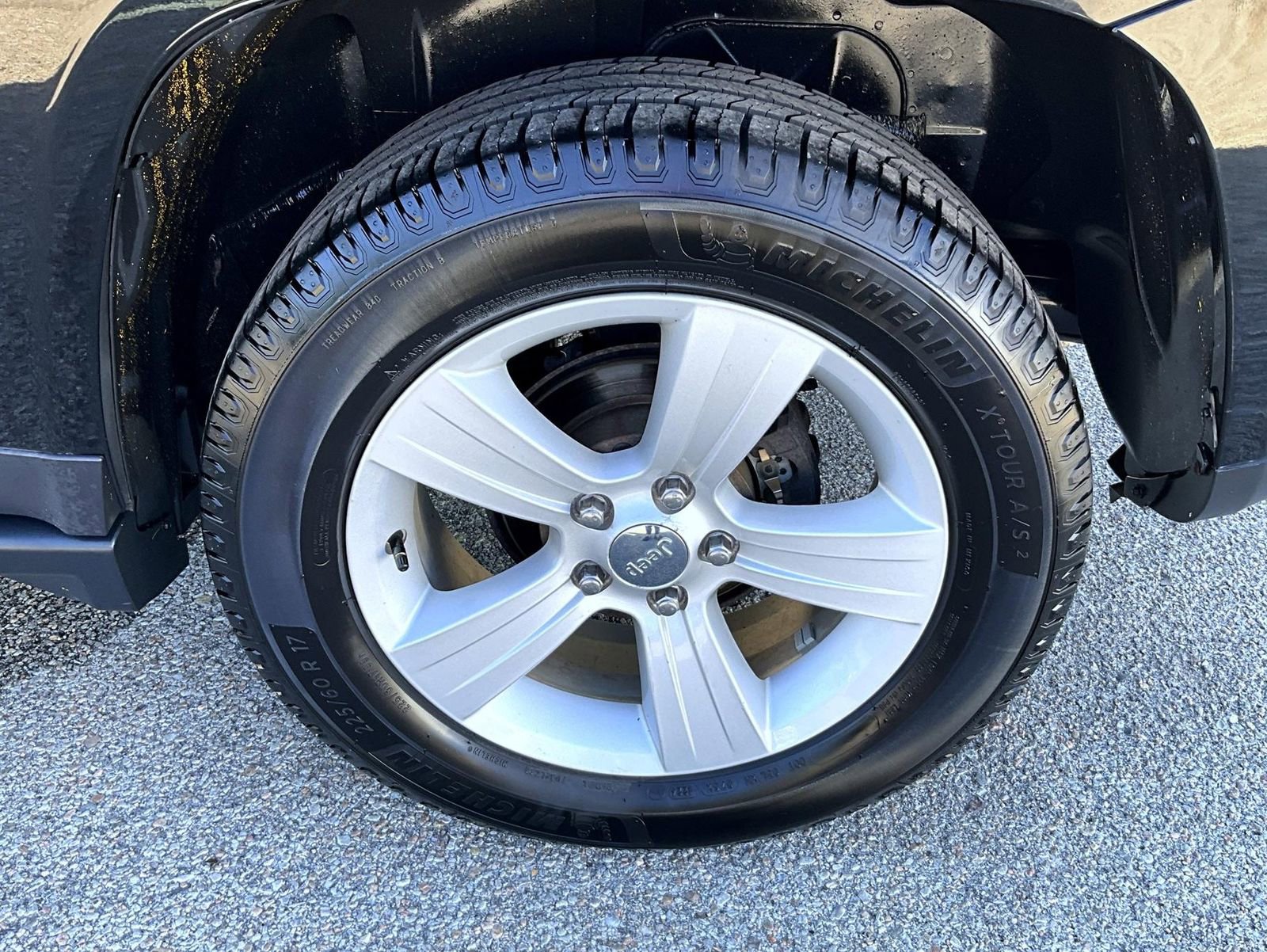 Used 2015 Jeep Compass 4WD image 23