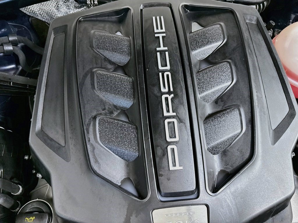 Used 2018 Porsche Macan GTS AWD/4WD image 37