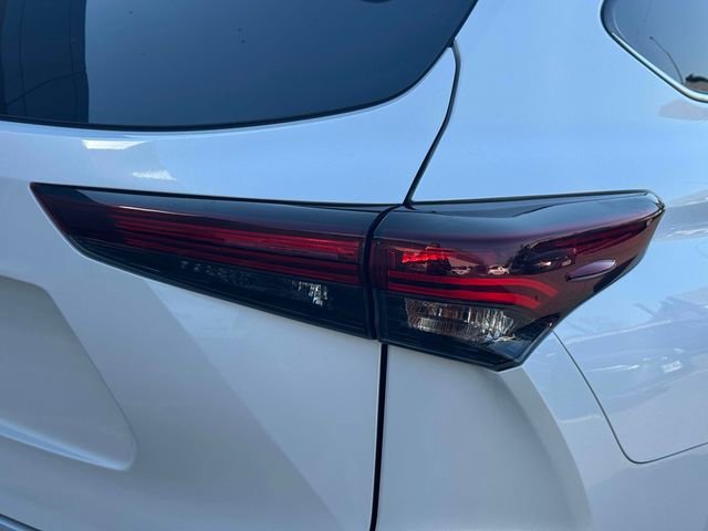 Used 2025 Toyota Highlander Platinum AWD/4WD image 13