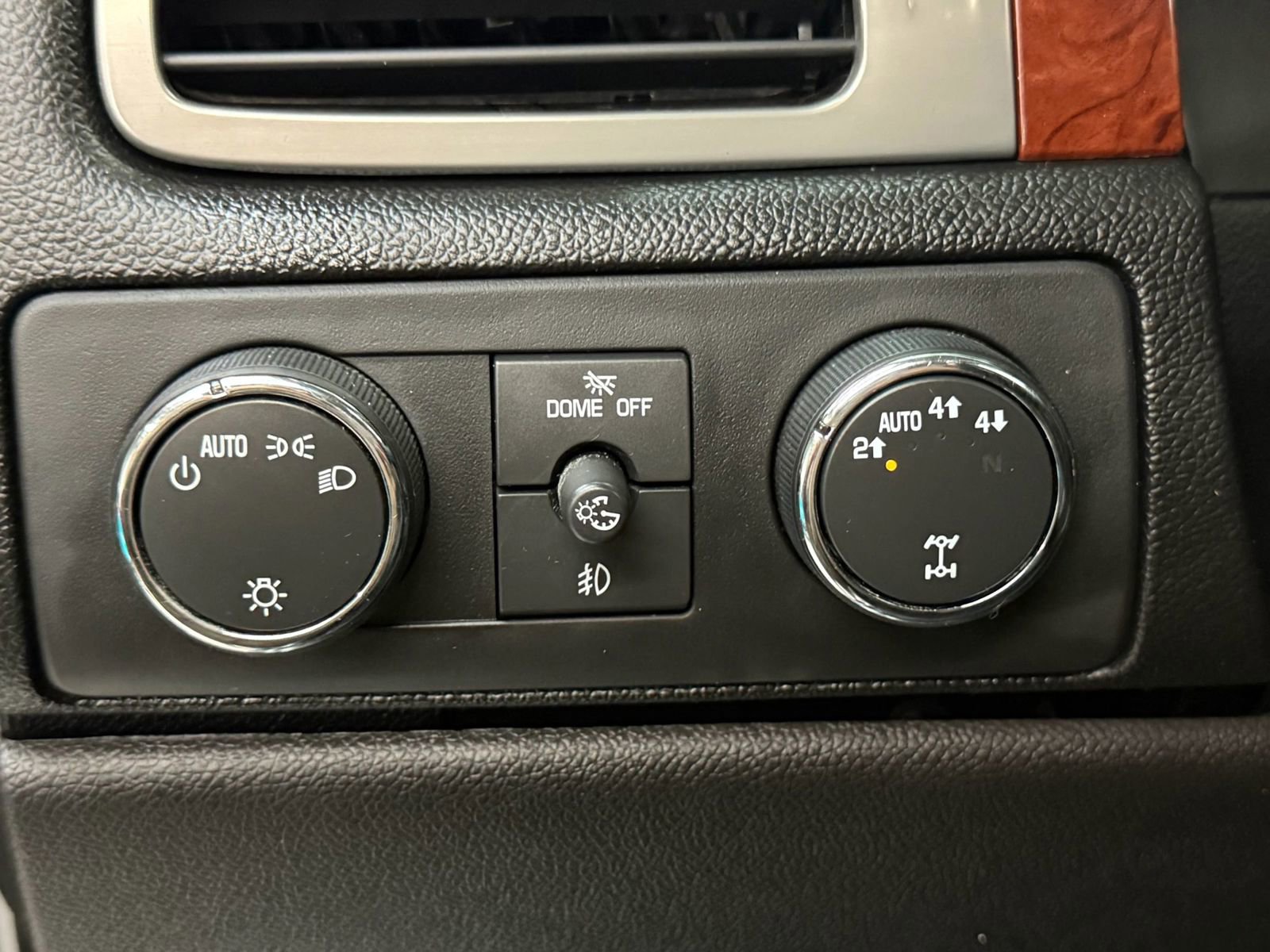 Used 2012 Chevrolet Avalanche LTZ image 26