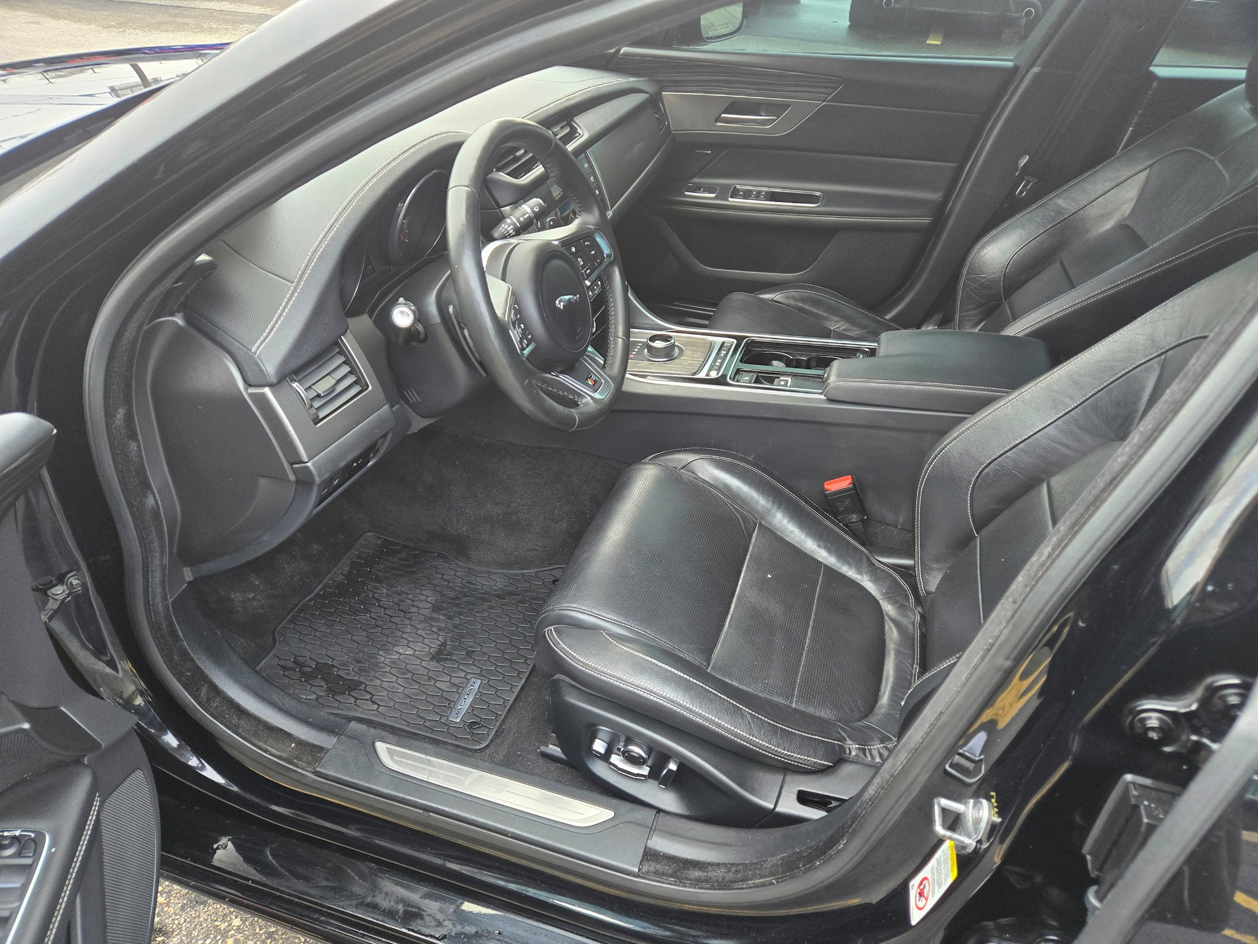 Used 2017 Jaguar XF S AWD/4WD image 4
