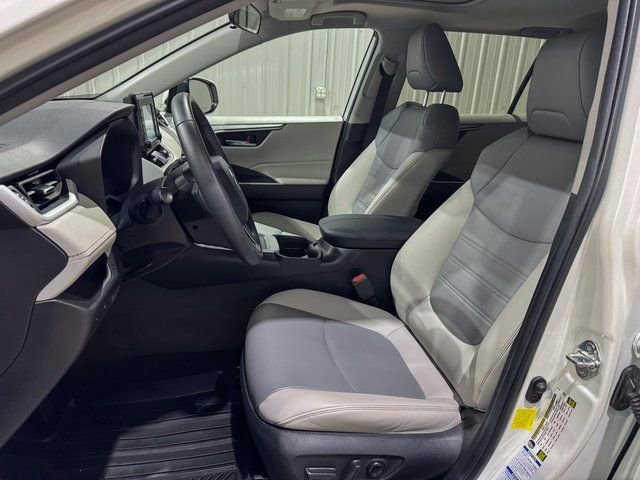 Used 2021 Toyota RAV4 XLE Premium image 15