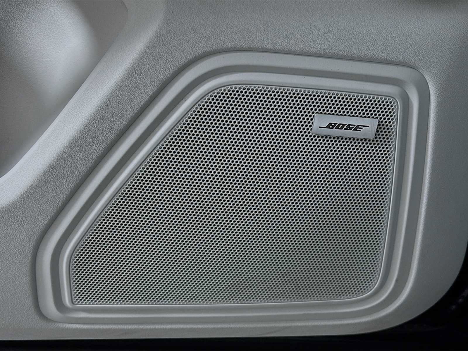 Certified 2025 Porsche Macan image 12