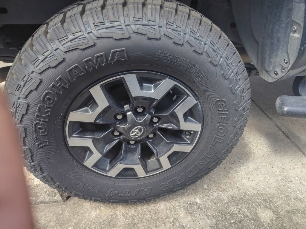 Certified 2020 Toyota Tacoma TRD Off-Road AWD/4WD image 10