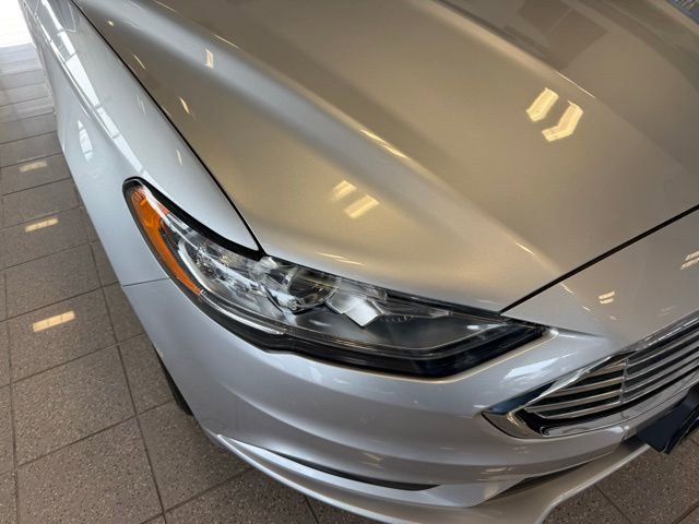 Used 2017 Ford Fusion SE w/ Fusion SE Technology Package image 9