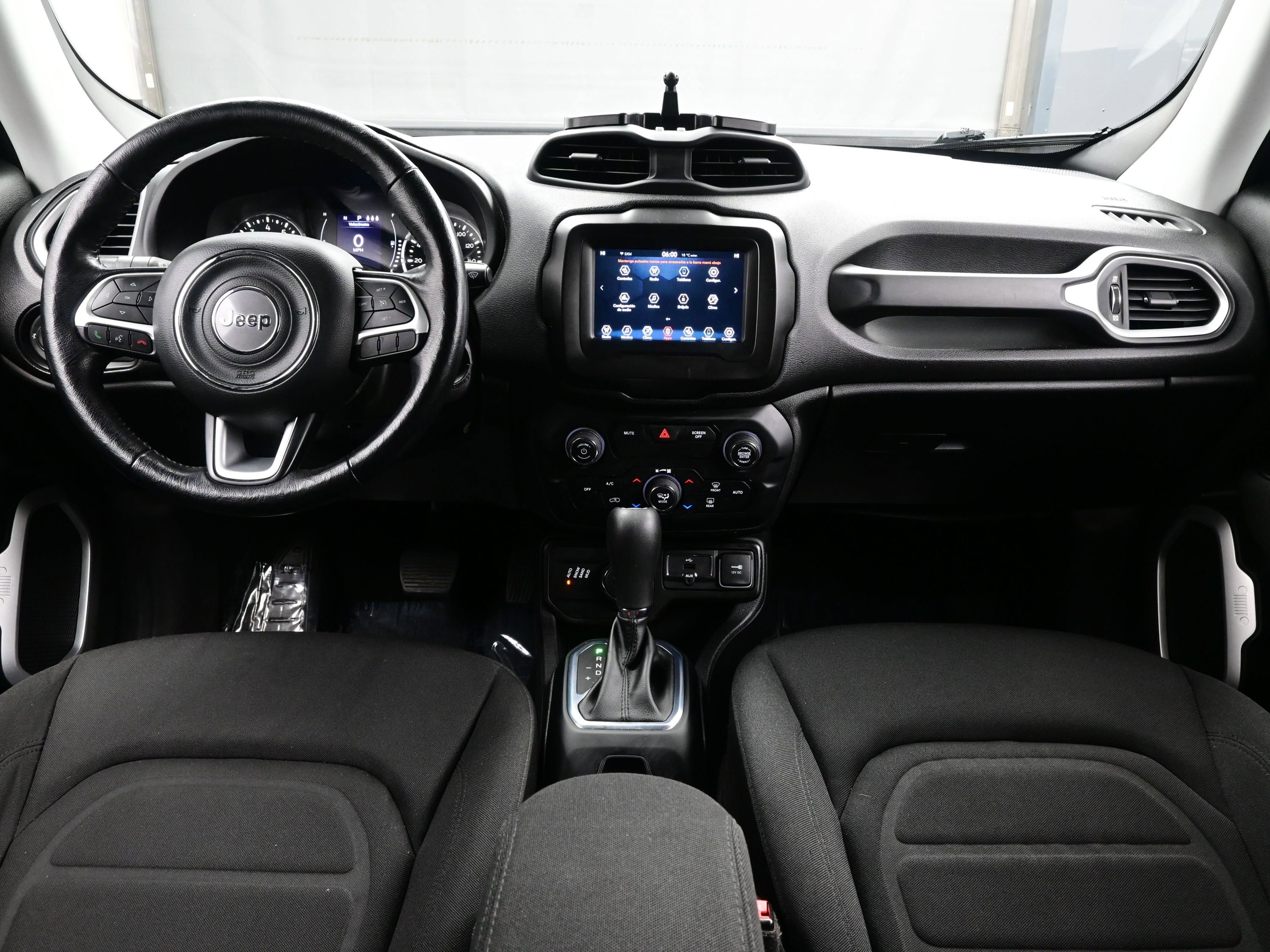 Used 2019 Jeep Renegade Latitude w/ Cold Weather Group image 17