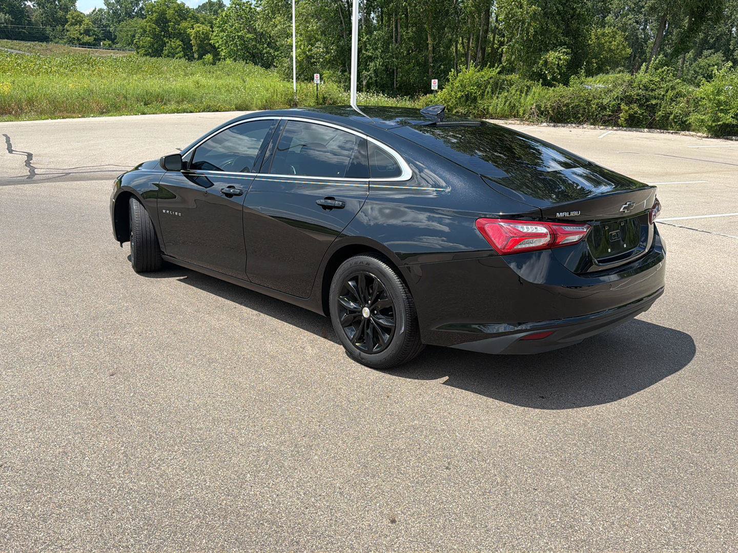 Used 2019 Chevrolet Malibu LT w/ Driver Confidence Package FWD image 3