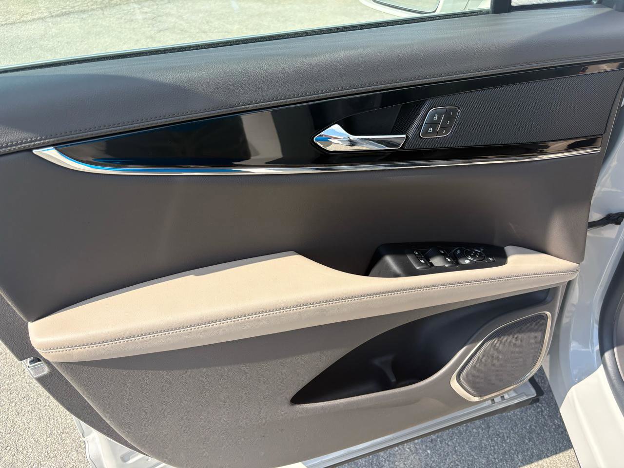 Used 2021 Lincoln Nautilus FWD w/ Equipment Group 101A image 9