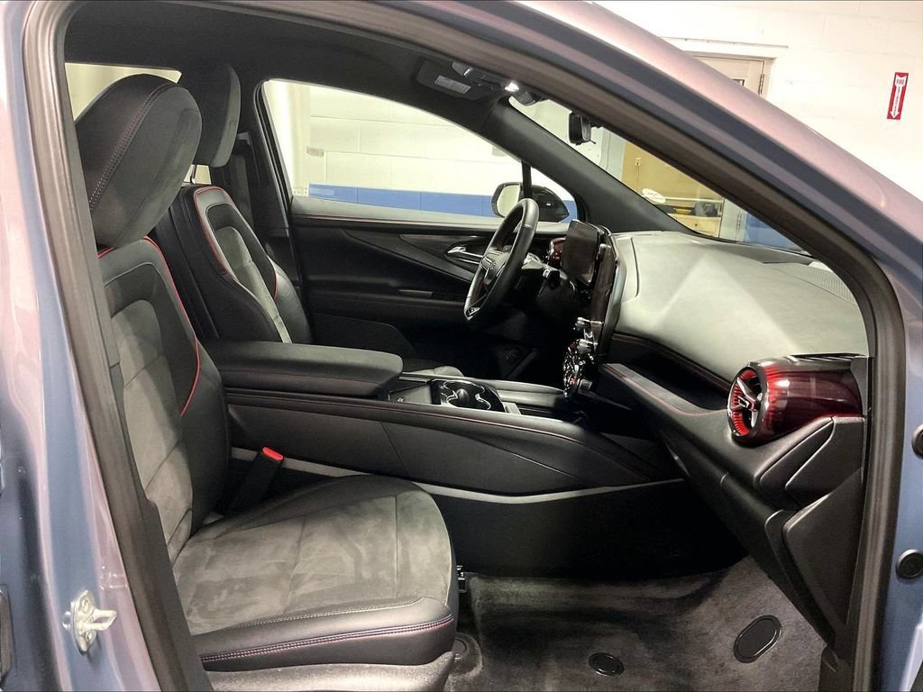 Used 2025 Chevrolet Blazer EV RS AWD/4WD image 11