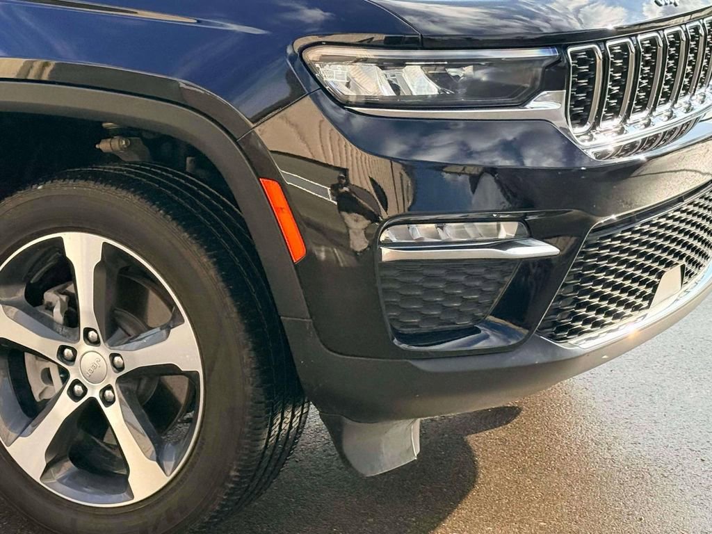 Used 2023 Jeep Grand Cherokee 4WD 4xe image 5
