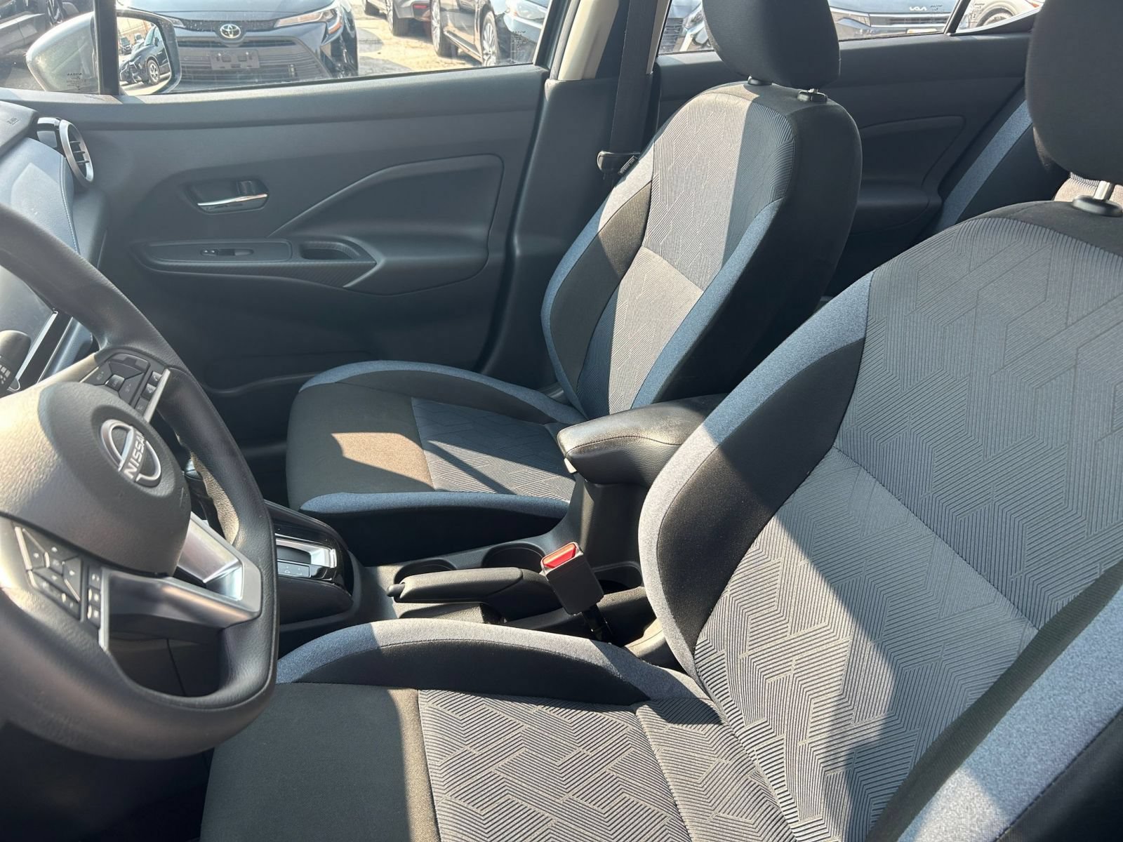 Used 2025 Nissan Versa SV FWD image 31