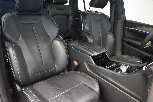 Used 2022 Jeep Grand Cherokee Overland w/ Luxury Tech Group IV AWD/4WD image 6