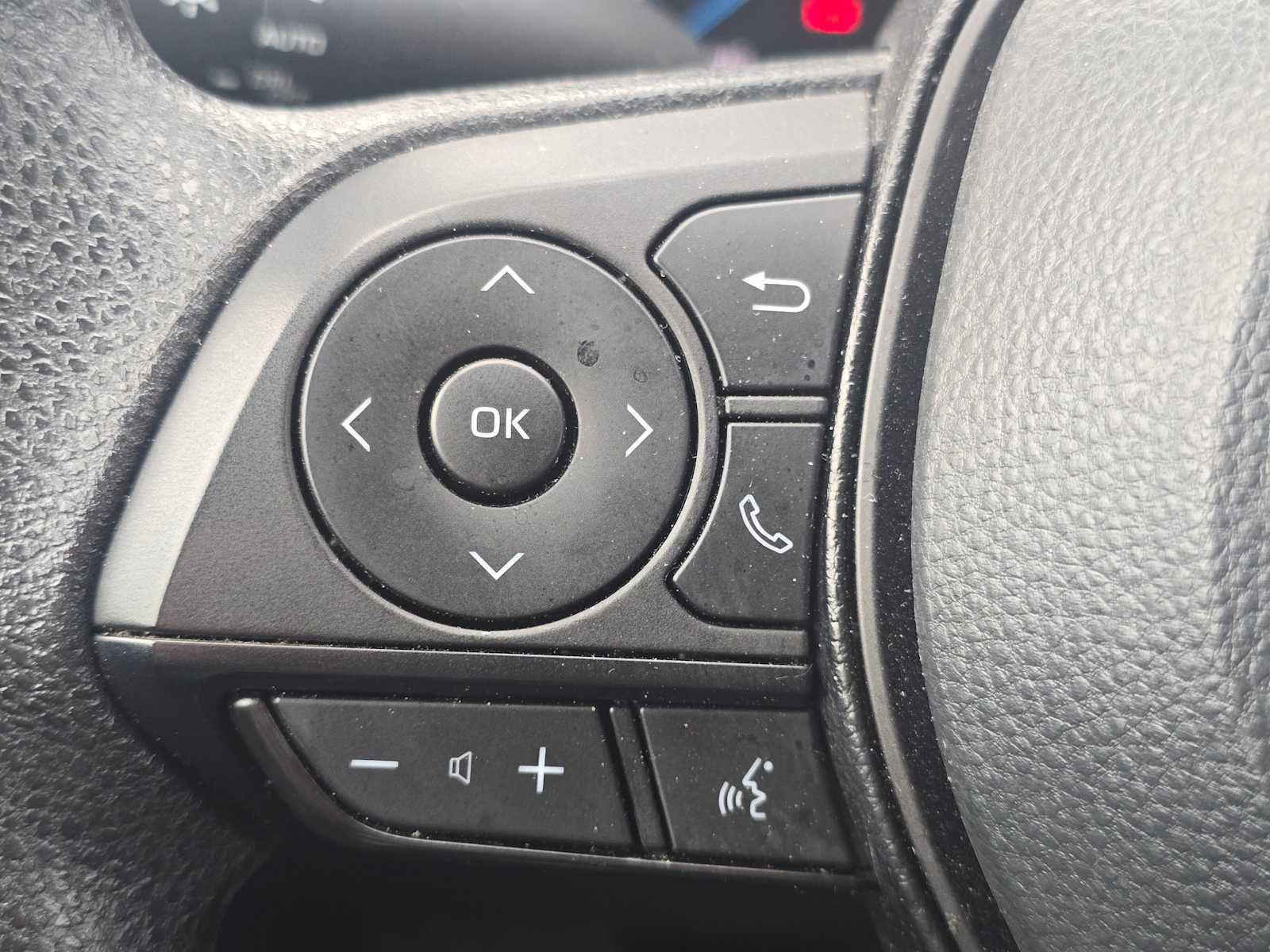 Used 2025 Toyota RAV4 XLE image 38