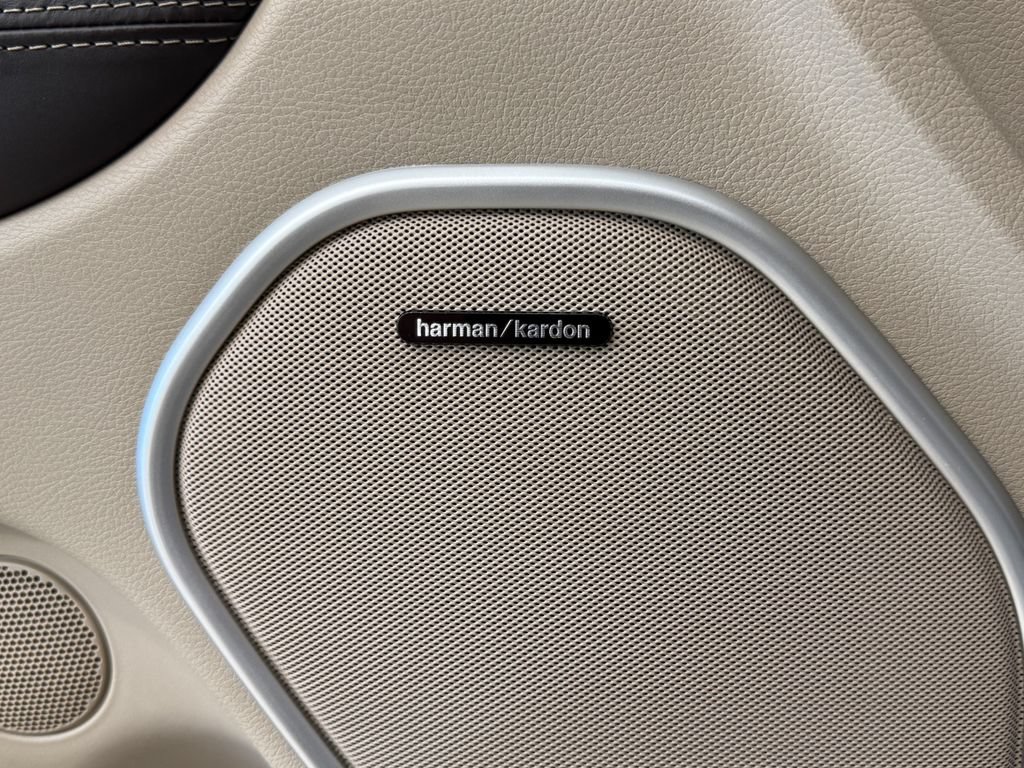 Used 2021 Jeep Grand Cherokee Summit AWD/4WD image 16