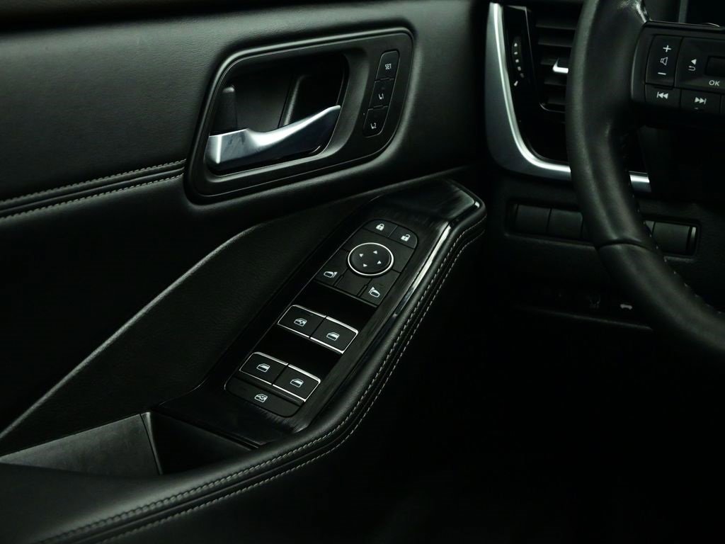 Used 2023 Nissan Rogue SL w/ SL Premium Package image 9