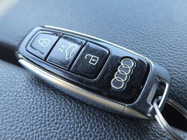 Used 2021 Audi A8 L 3.0T w/ Executive Plus Package image 35