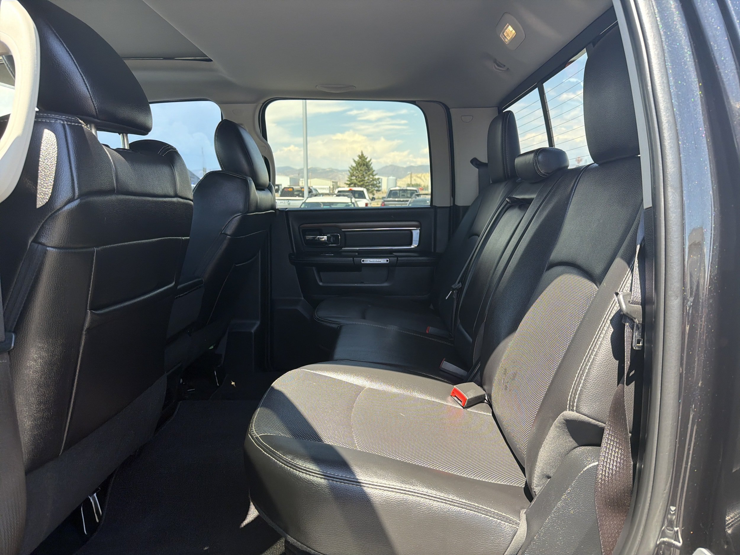 Used 2015 RAM 2500 Laramie w/ Convenience Group AWD/4WD image 9