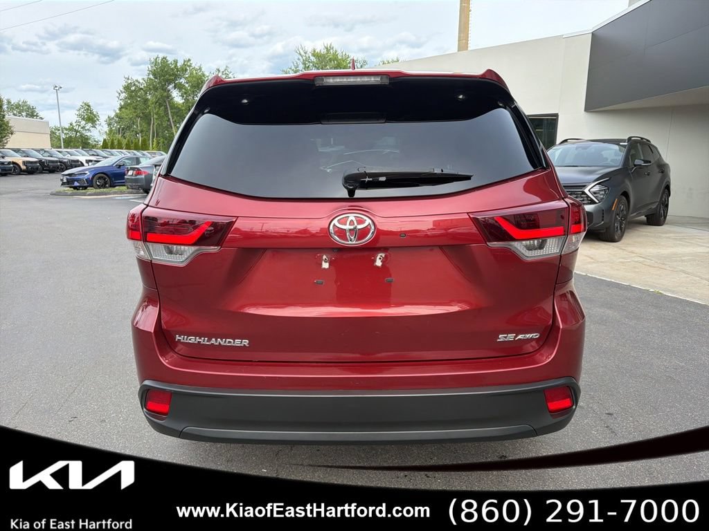 Used 2019 Toyota Highlander SE AWD/4WD image 9