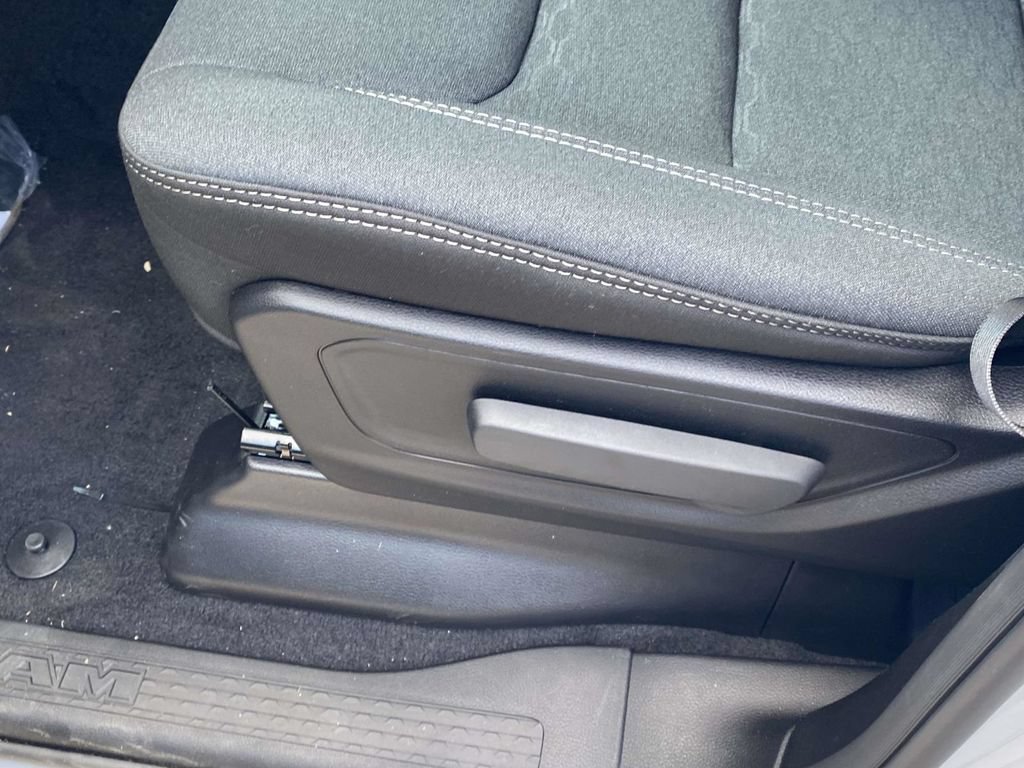 New 2026 RAM 1500 Express AWD/4WD image 44