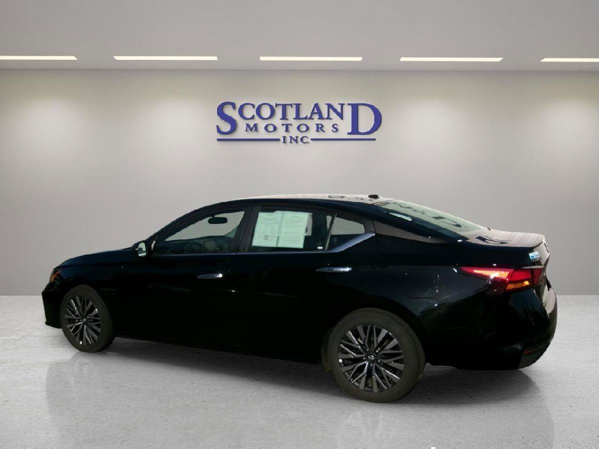 Used 2025 Nissan Altima 2.5 SV FWD image 8