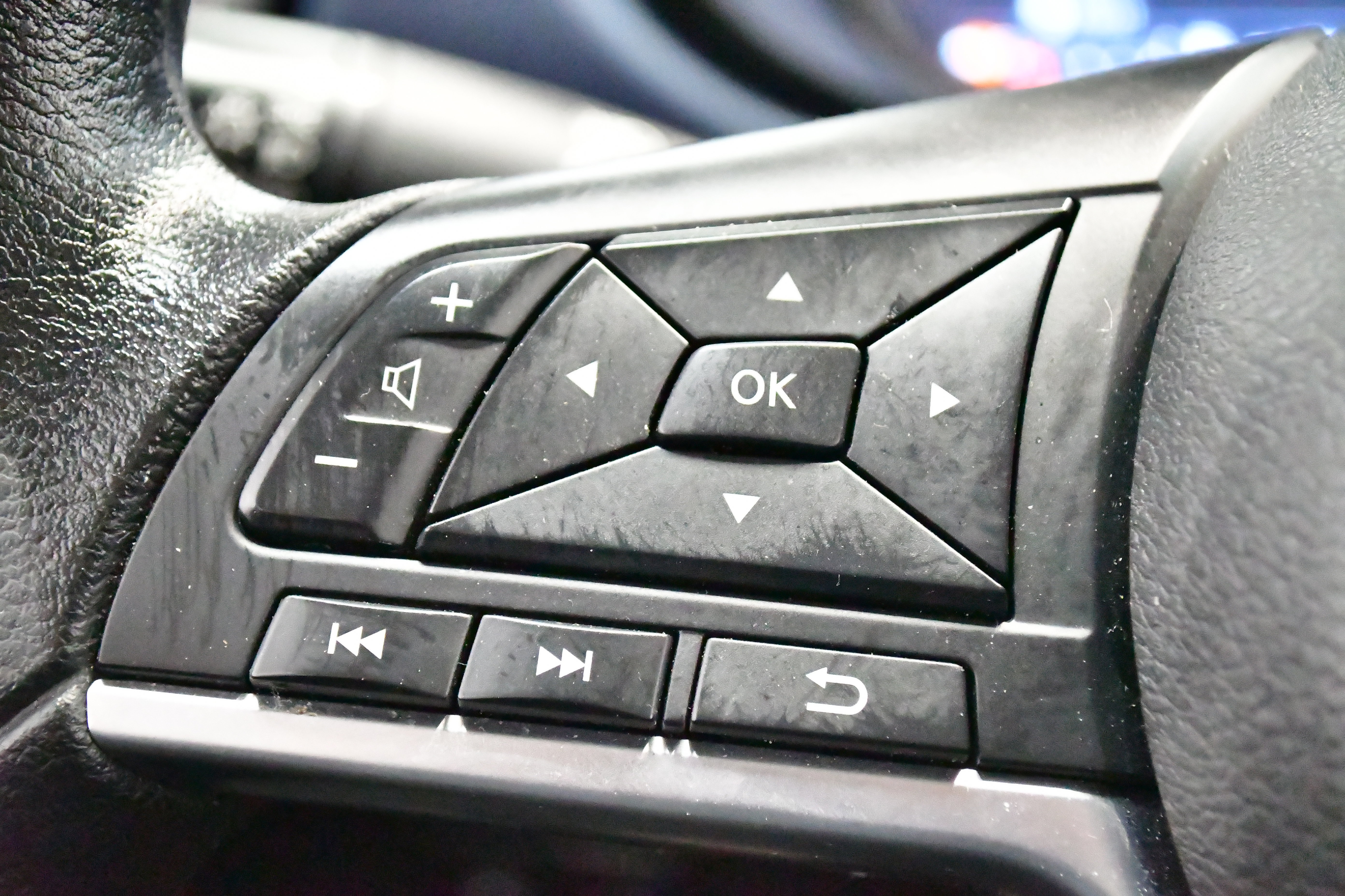 Used 2025 Nissan Versa SV image 21