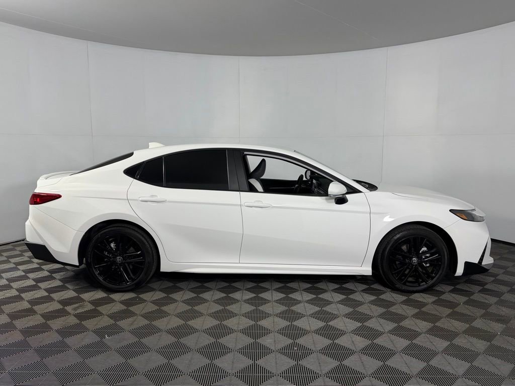 Used 2025 Toyota Camry SE image 7