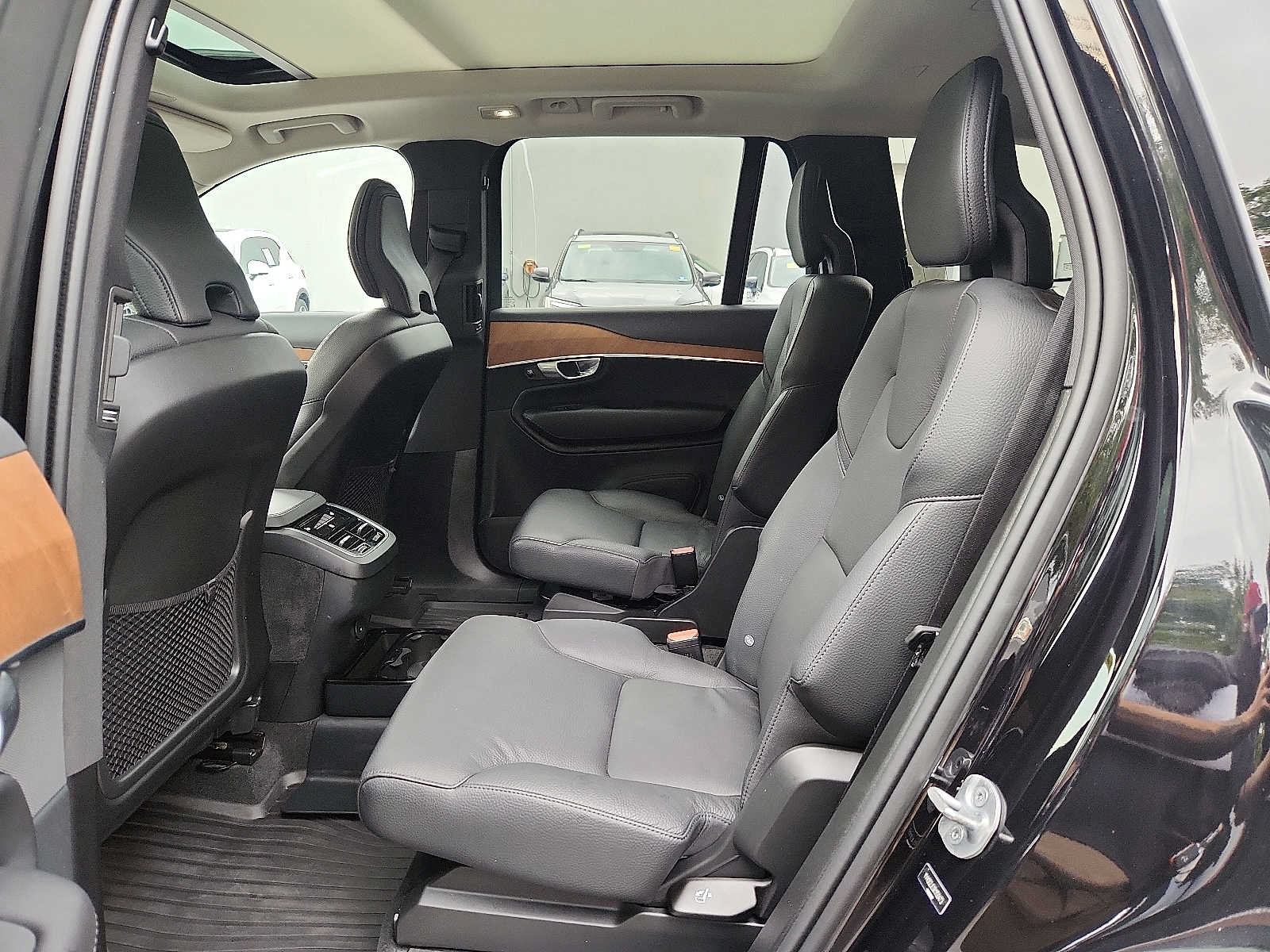 Certified 2024 Volvo XC90 B6 Plus w/ Protection Package Premier AWD/4WD image 10