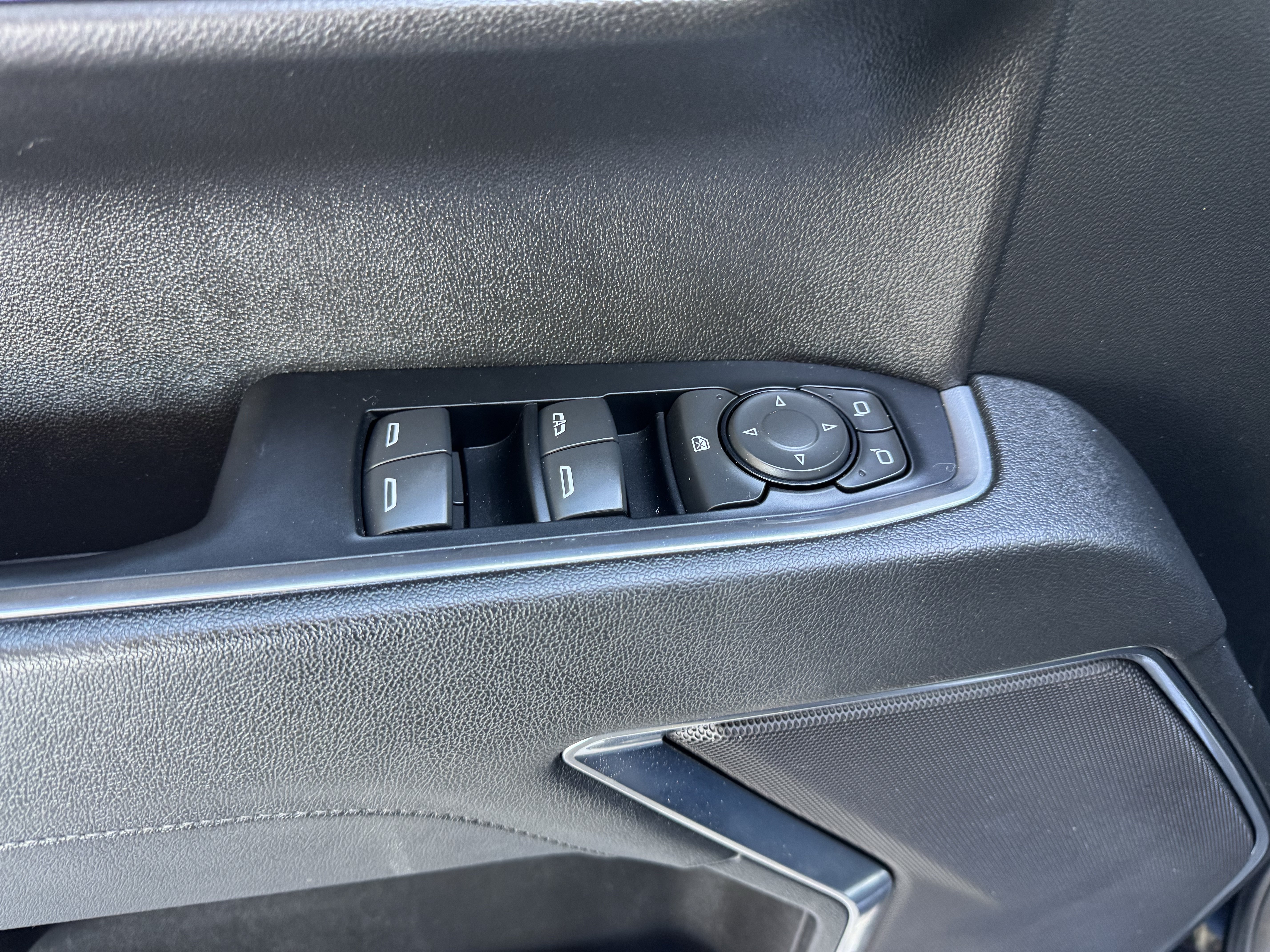 Used 2023 Chevrolet Silverado 1500 LT w/ Protection Package AWD/4WD image 11