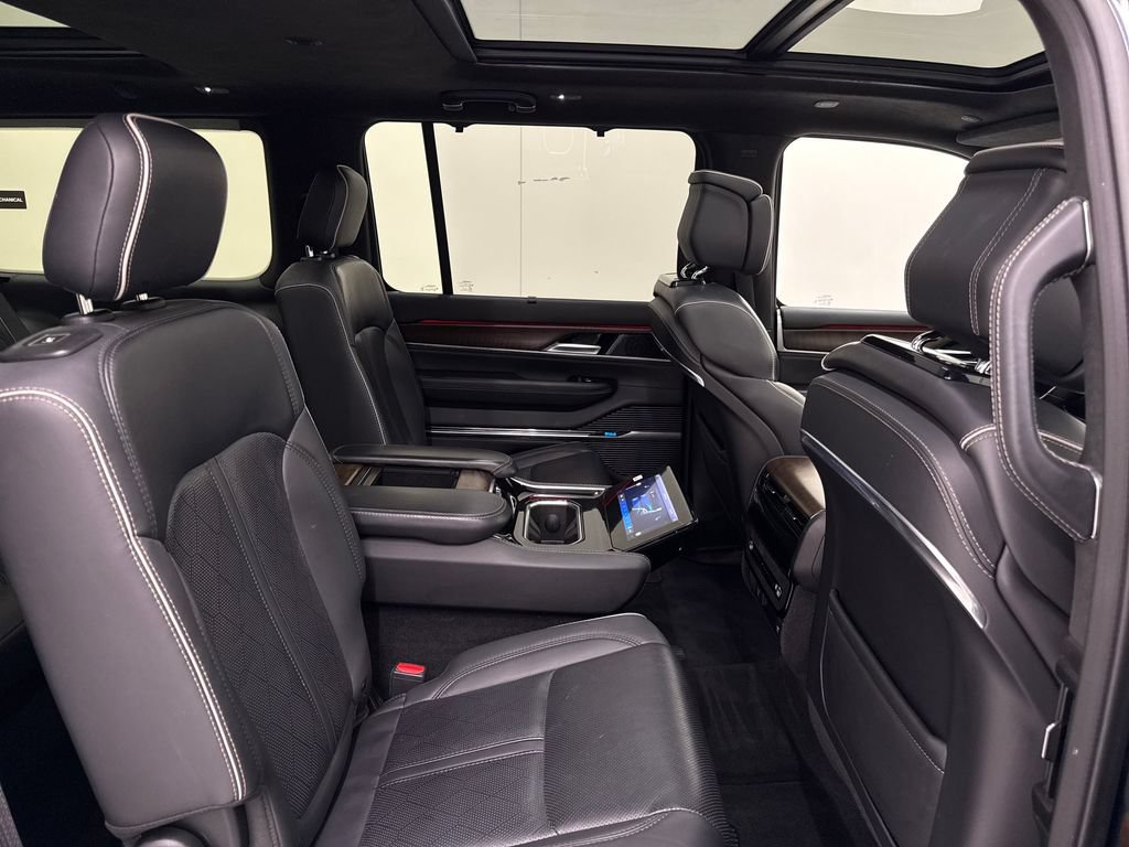 Used 2023 Jeep Grand Wagoneer L Series II AWD/4WD image 36
