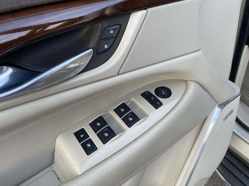 Used 2016 Cadillac Escalade Premium image 27
