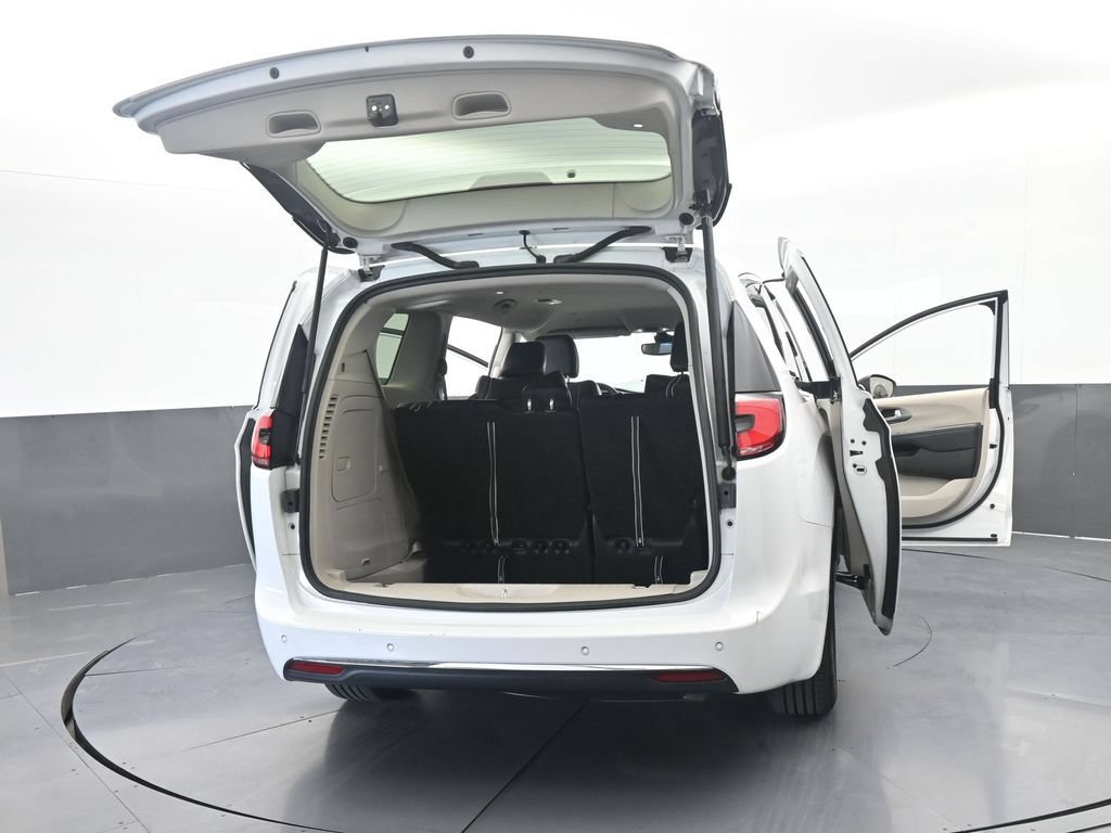 Used 2023 Chrysler Pacifica Touring-L FWD image 75