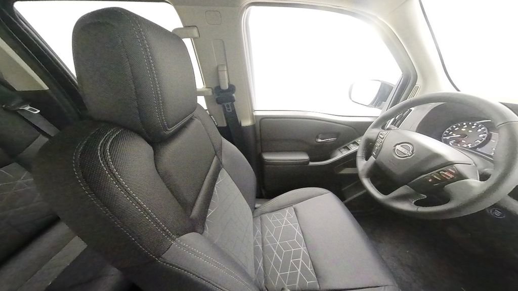 Used 2025 Nissan Frontier SV w/ SV Convenience Package image 31