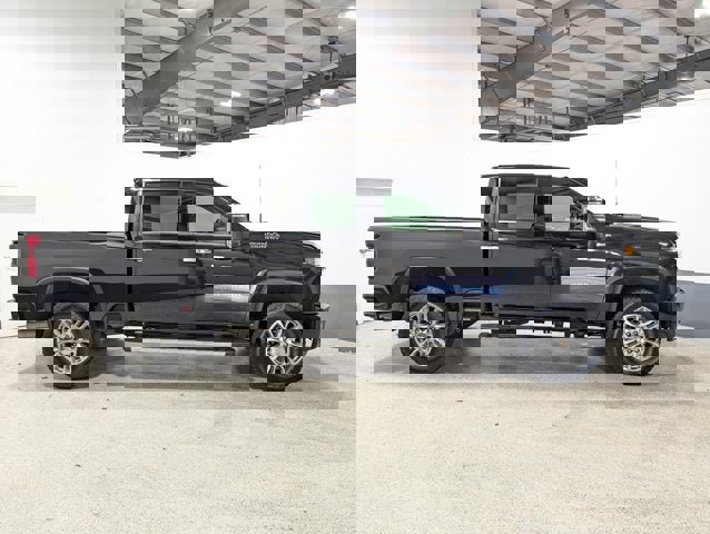 Used 2023 Chevrolet Silverado 3500 High Country w/ Z71 Off-Road Package image 2