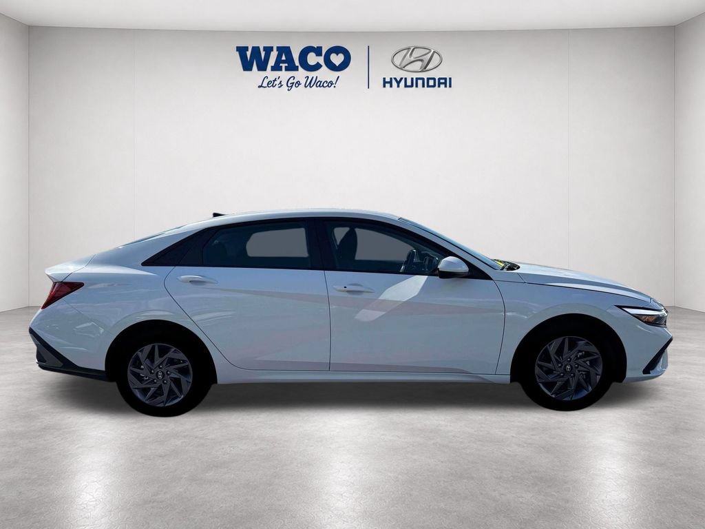 Used 2026 Hyundai Elantra Hybrid FWD image 11