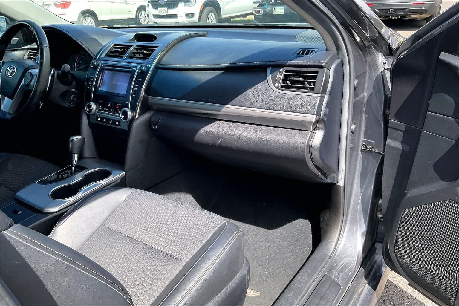 Used 2012 Toyota Camry SE FWD image 23