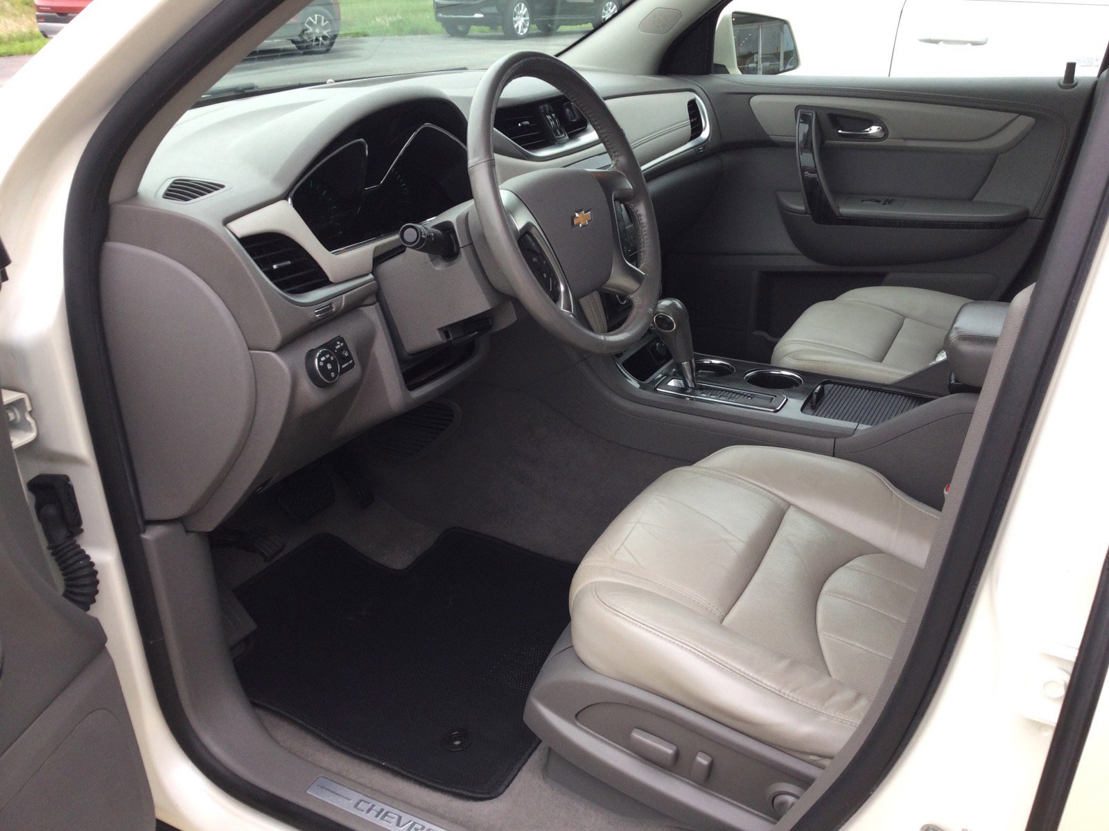 Used 2014 Chevrolet Traverse LTZ FWD image 9