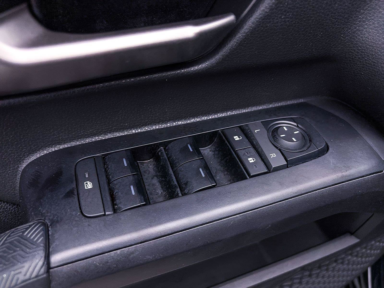 Used 2025 Toyota Tacoma TRD Off-Road AWD/4WD image 18