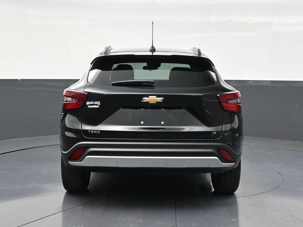 Used 2025 Chevrolet Trax LT w/ Driver Confidence Package FWD image 4
