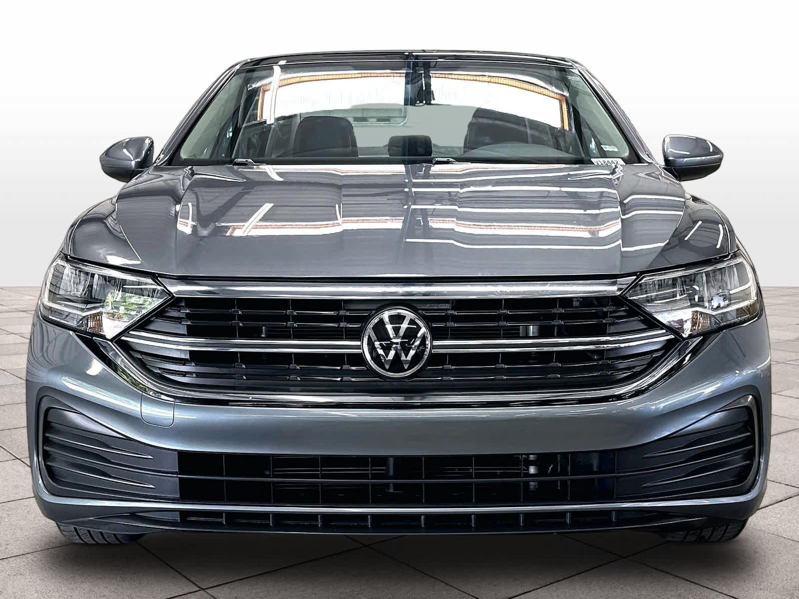 Used 2023 Volkswagen Jetta SE w/ Panoramic Sunroof Package FWD image 2