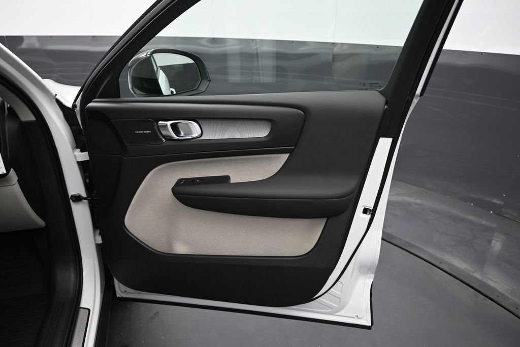 New 2026 Volvo XC40 B5 Ultra w/ Protection Package Premier AWD/4WD image 20