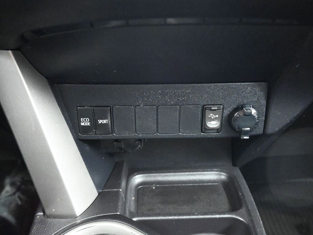 Used 2018 Toyota RAV4 XLE w/ Plus Extra Value Package image 20