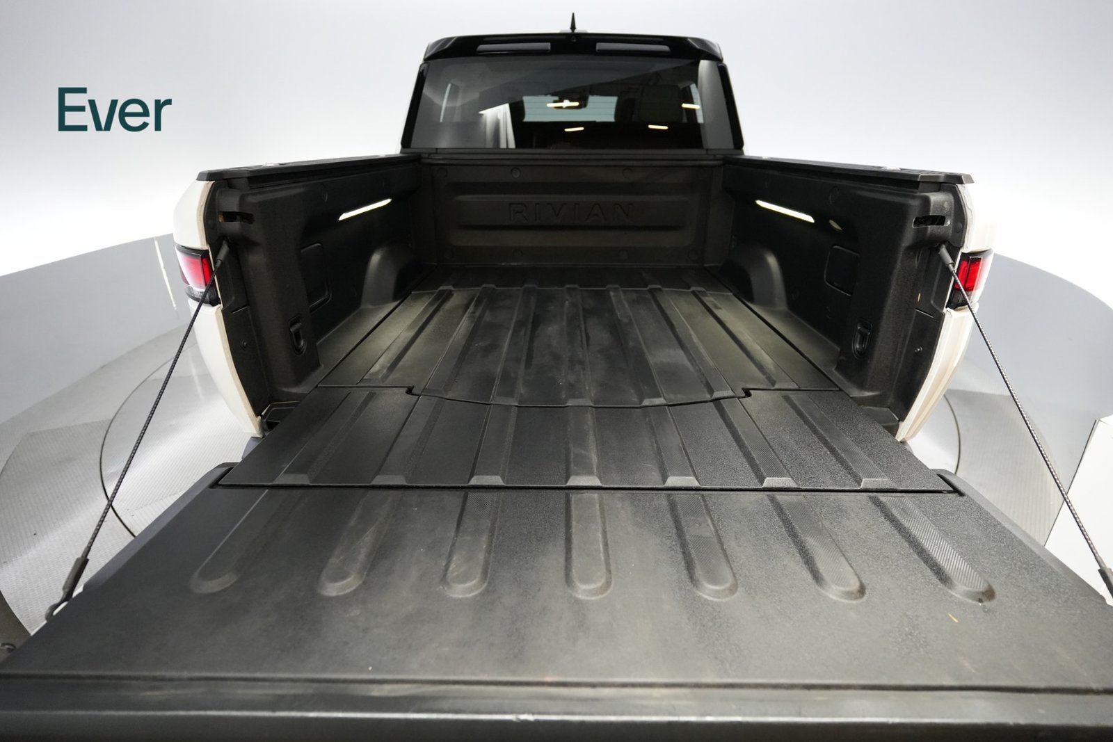 Used 2022 Rivian R1T Adventure AWD/4WD image 8