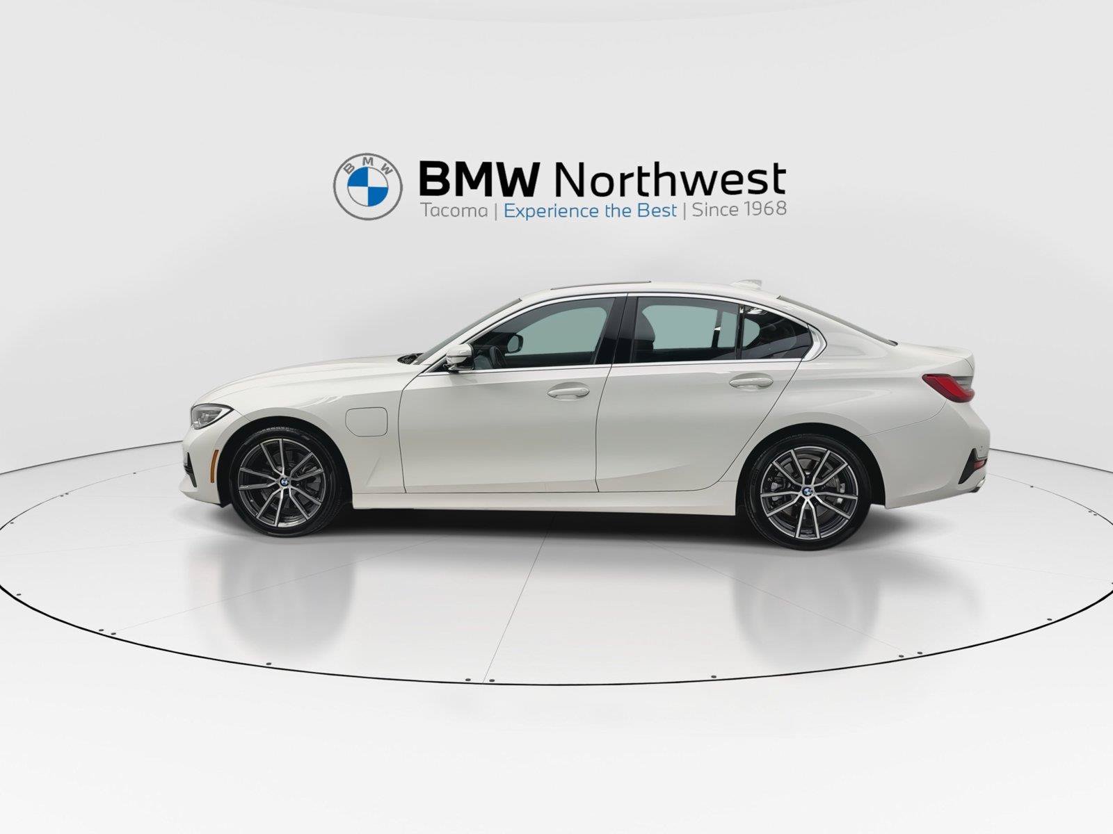 Used 2021 BMW 330e w/ Convenience Package RWD image 11