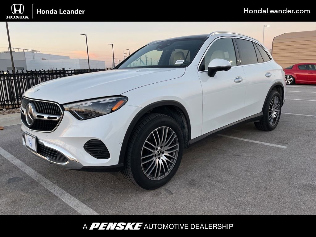 Used 2025 Mercedes-Benz GLC 300 4MATIC image 1