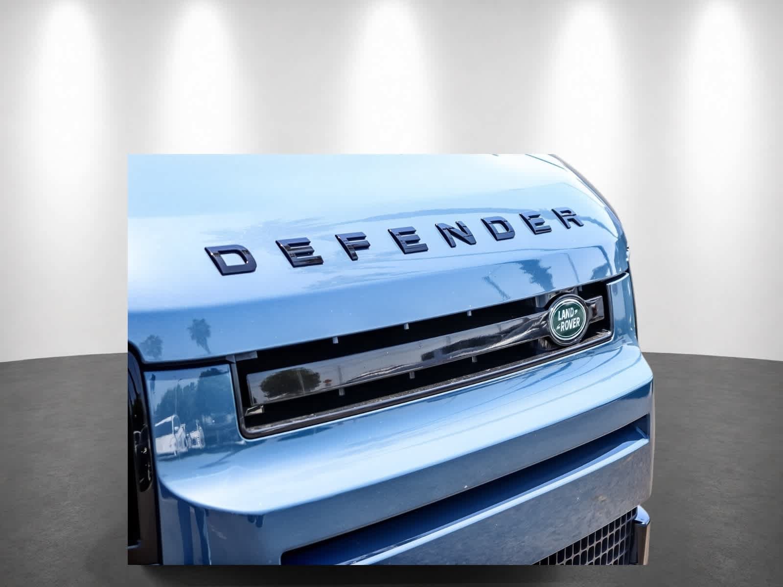 Used 2025 Land Rover Defender 110 X-Dynamic SE AWD/4WD image 6