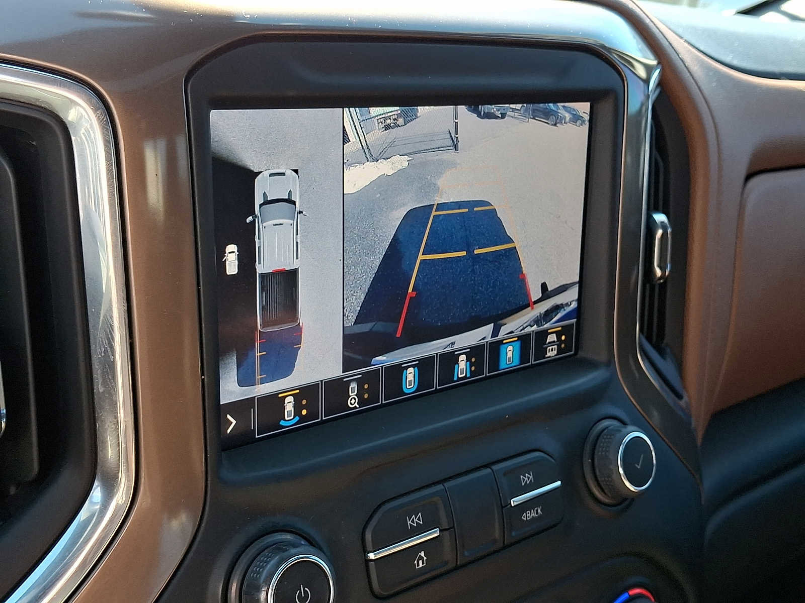 Used 2022 Chevrolet Silverado 2500 High Country w/ Safety Package II image 18