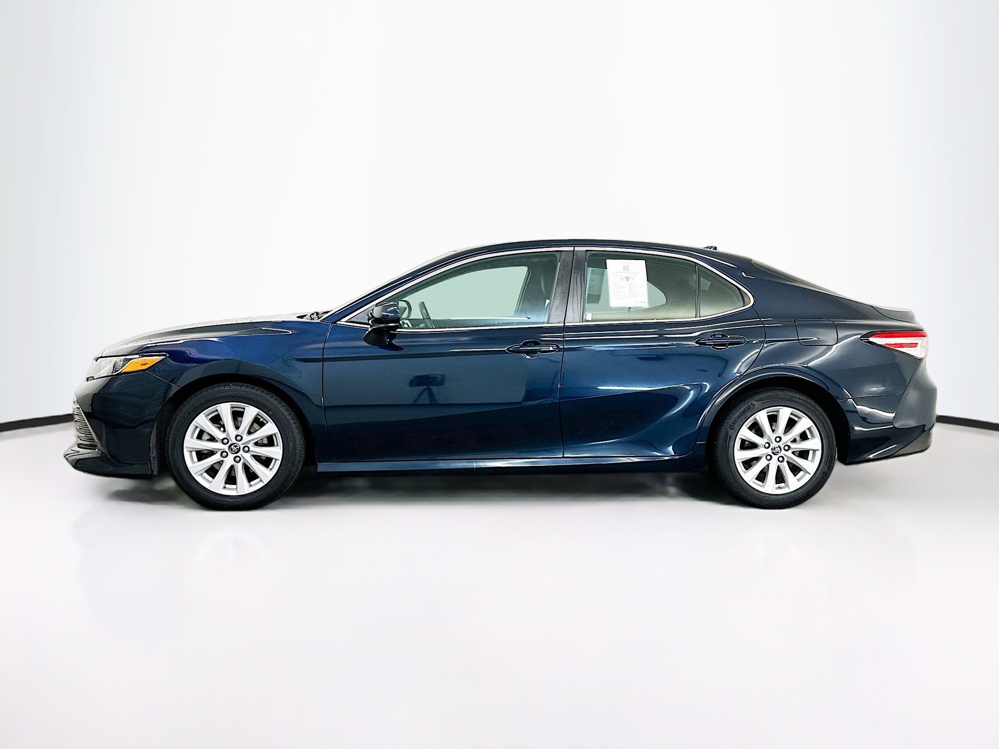 Used 2019 Toyota Camry LE image 4