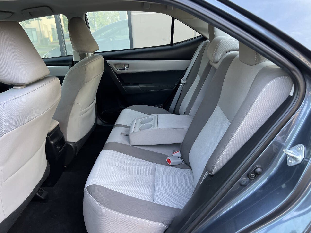 Used 2018 Toyota Corolla LE w/ LE Premium Package FWD image 11
